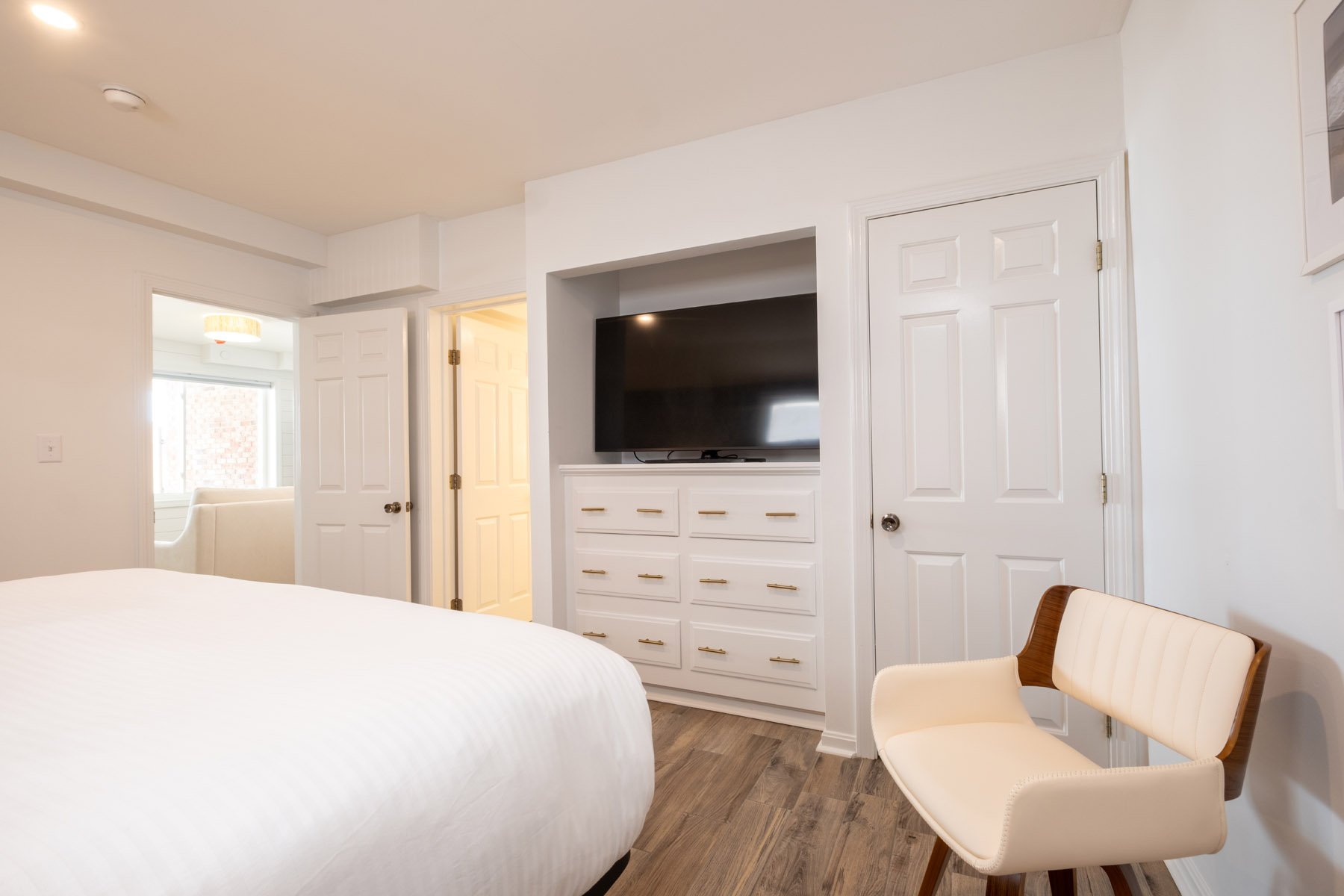 310 Beachfront King Apartment-8