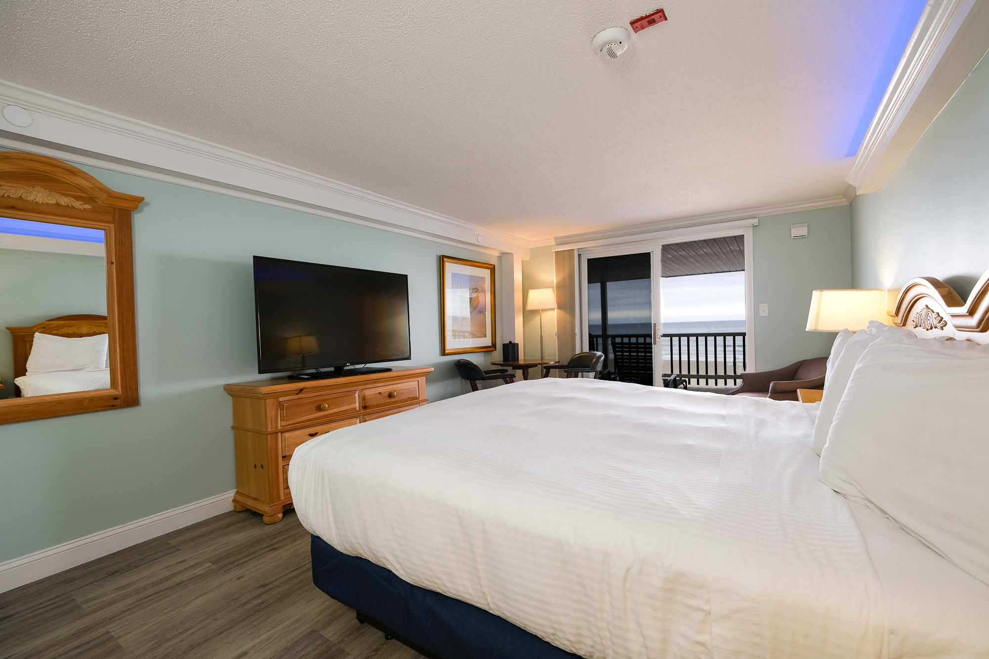 Skippers Deck Oceanfront King Room view toward slider