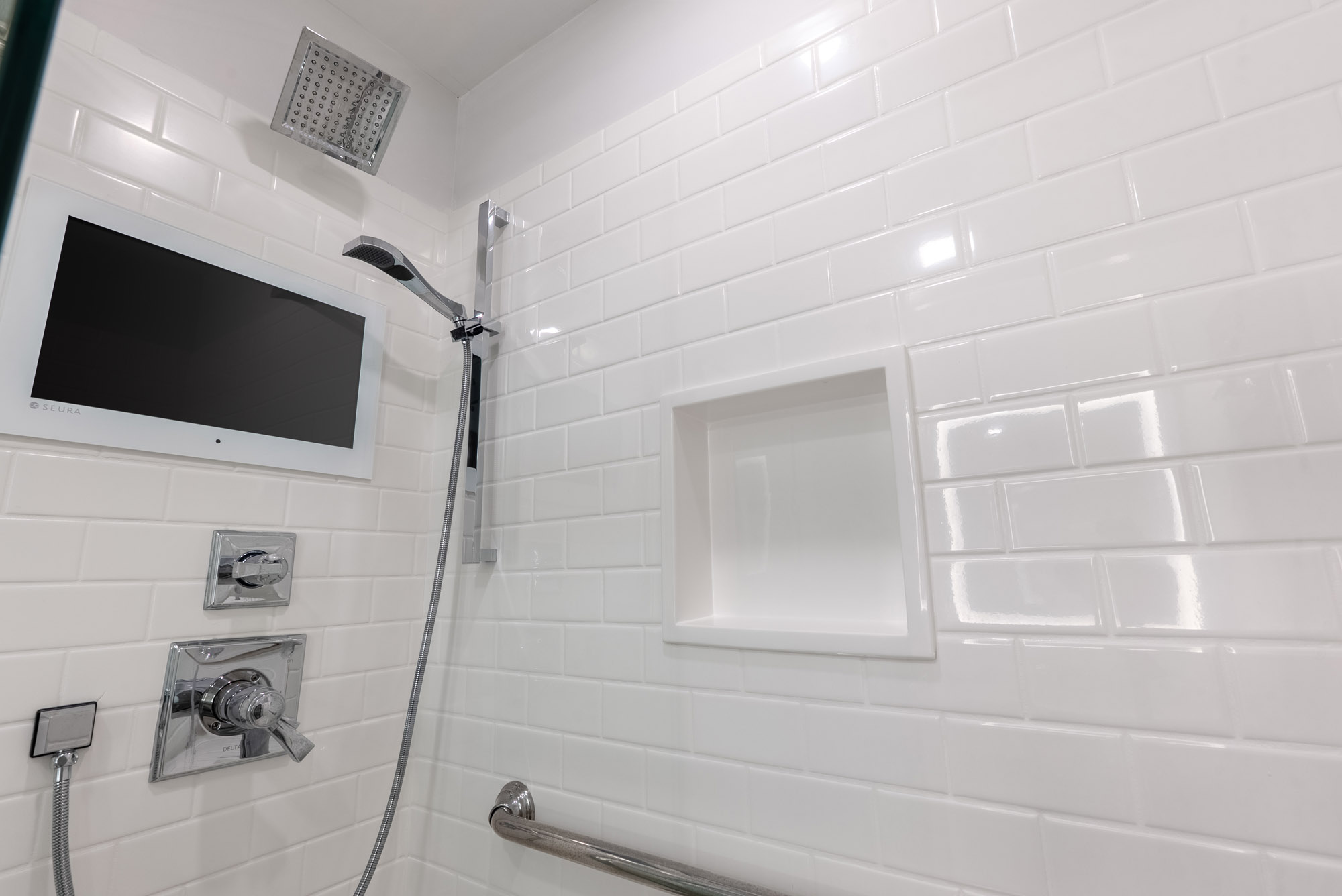 ASP_LodgeTwoQueen_RiverViewEfficiency_Room147-2