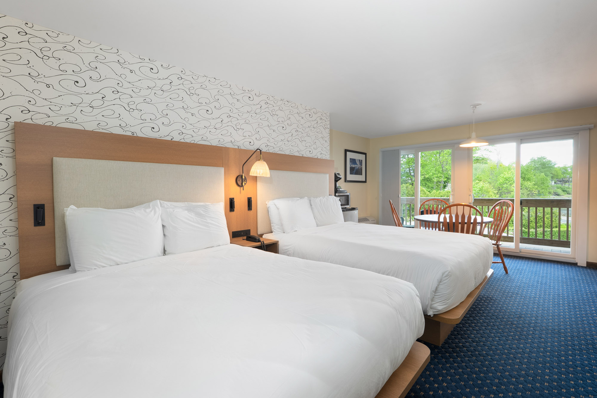 ASP_LodgeTwoQueen_RiverViewEfficiency_Room147-3