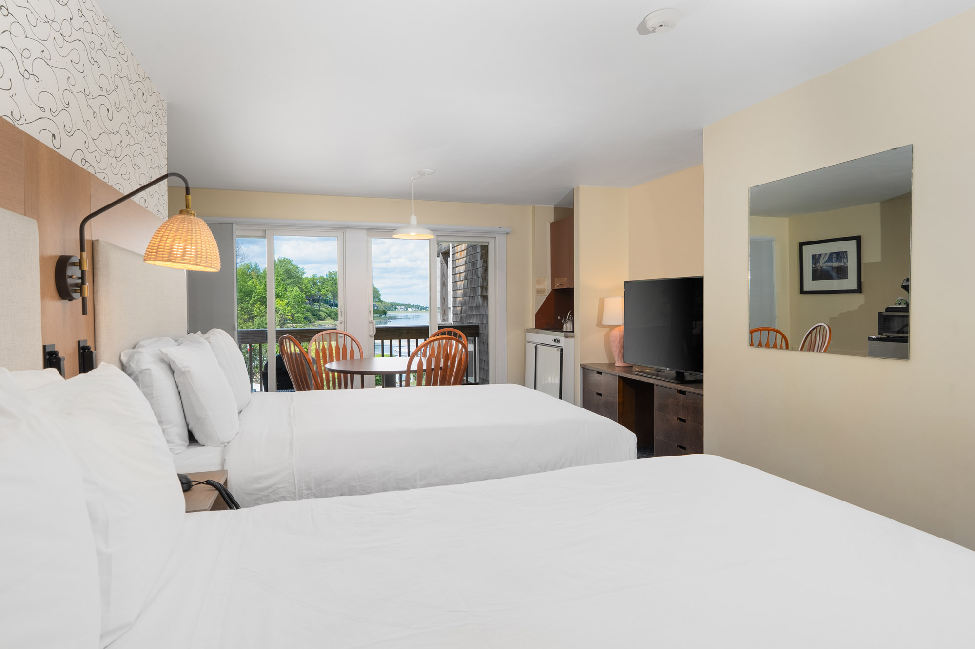 ASP_LodgeTwoQueen_RiverViewEfficiency_Room147-4