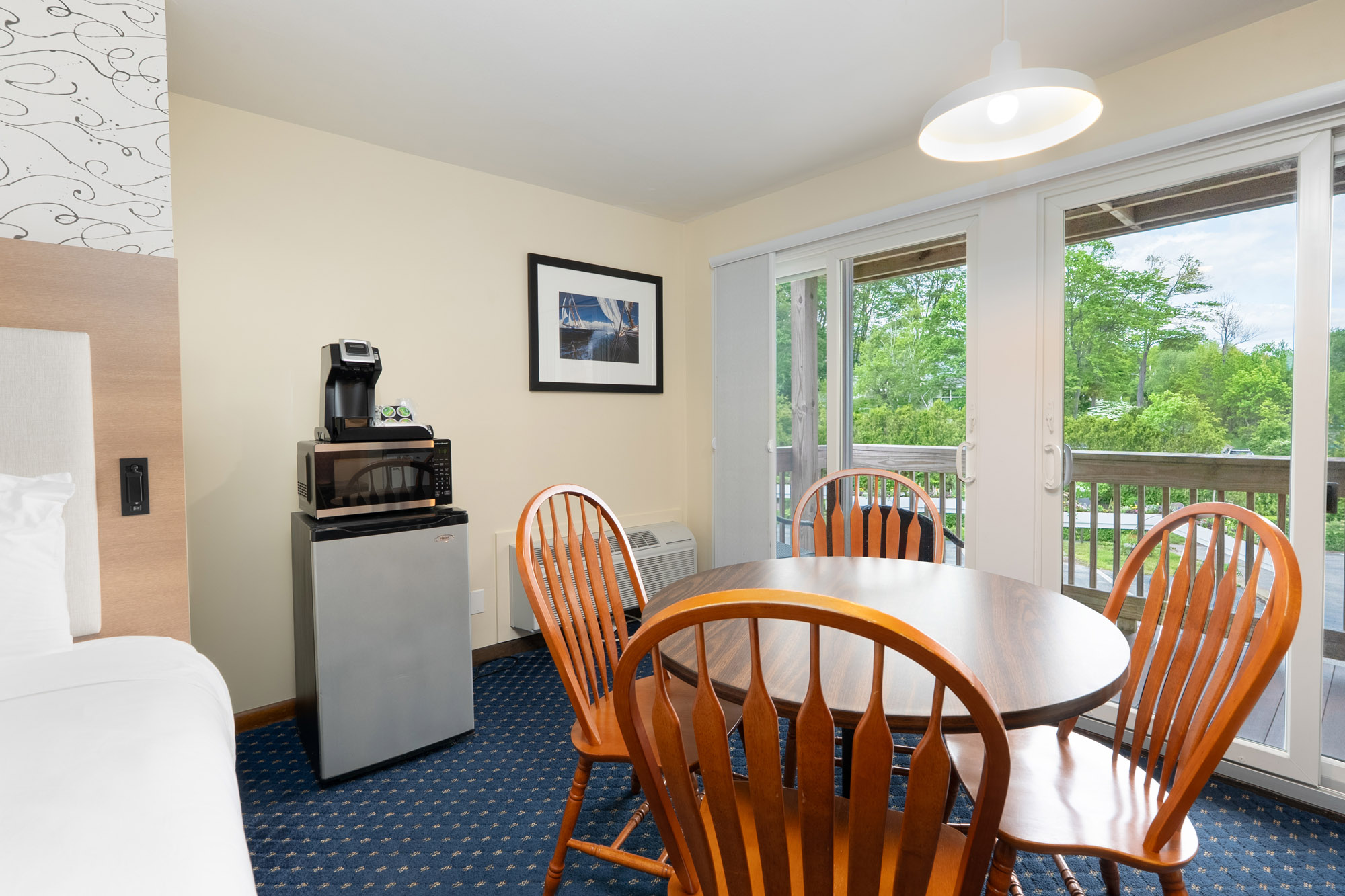 ASP_LodgeTwoQueen_RiverViewEfficiency_Room147-5