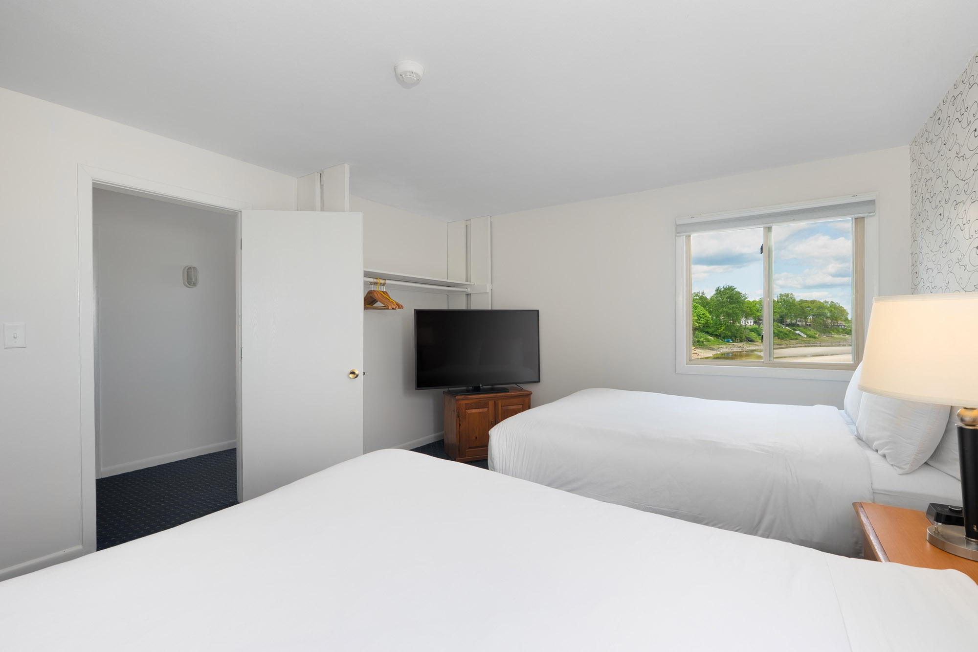 ASP_Lodge_Two_Queen_FrontRiverviewApartment_Room161-4