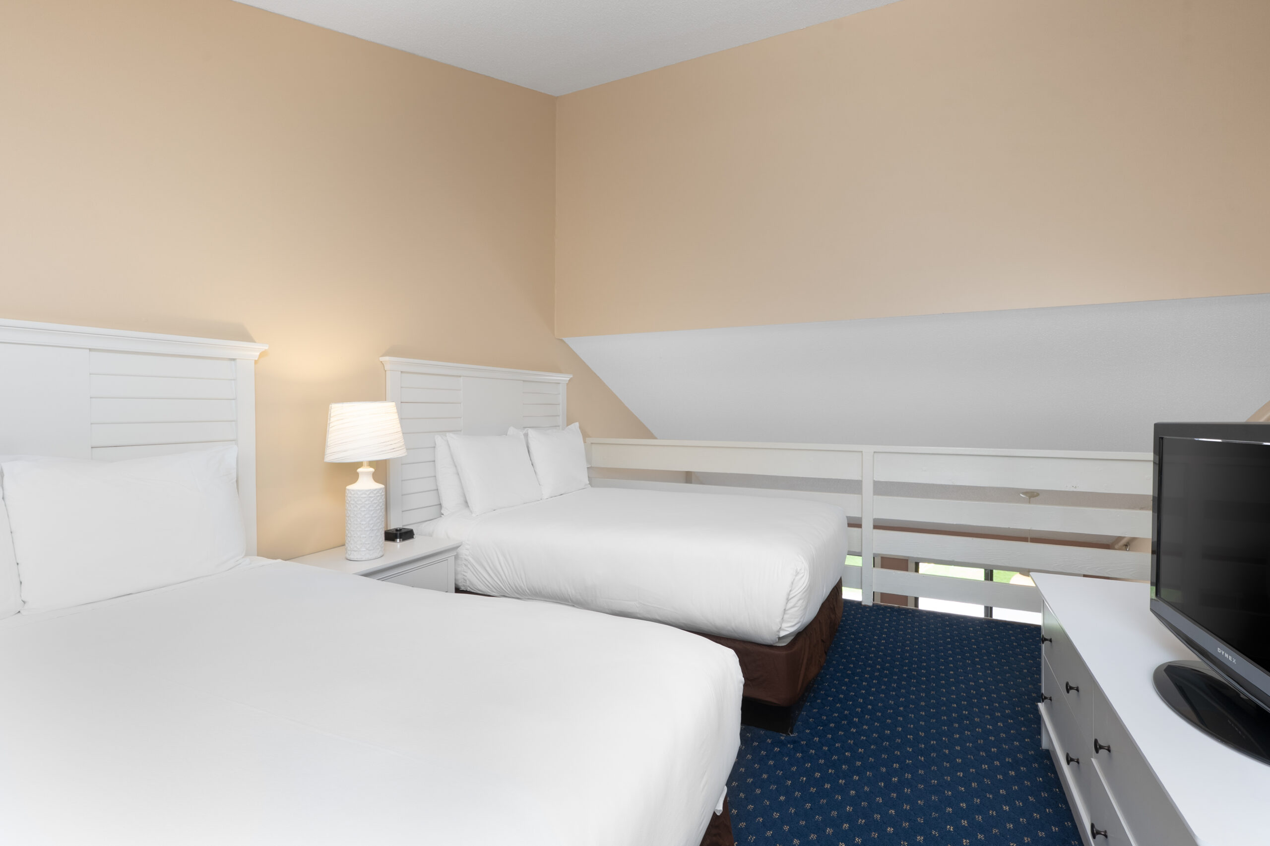 SEA_2DB_ObedsSide_Loft_Room202-6