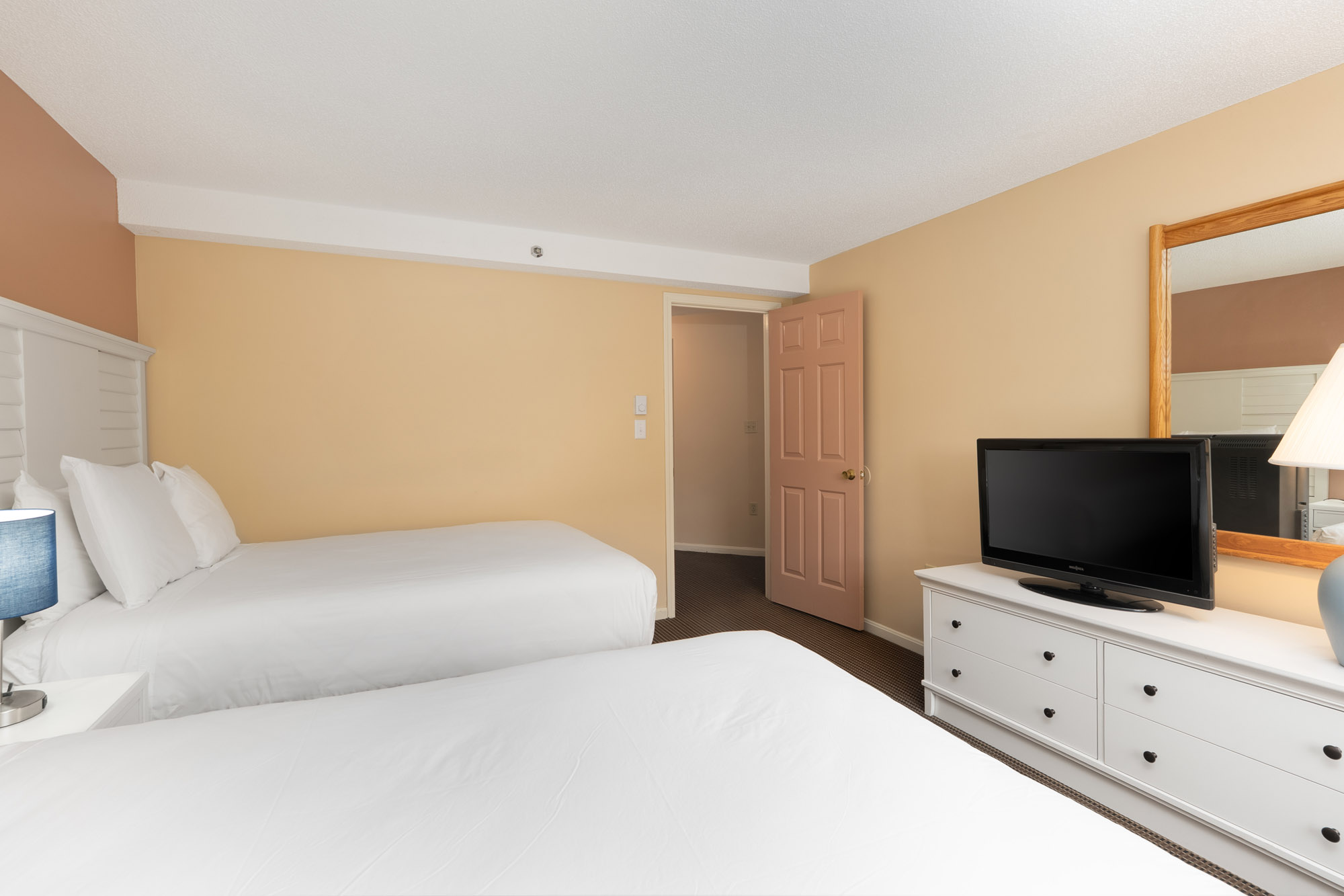 SEA_2DblBedApt_(2nd FL)_Room204-7