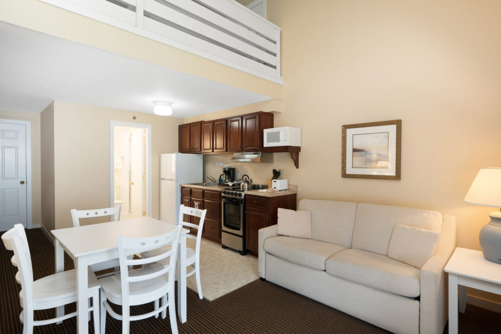SEA_2Dbl_Bed_ShoreRoad_FrontLoft Room_207-2