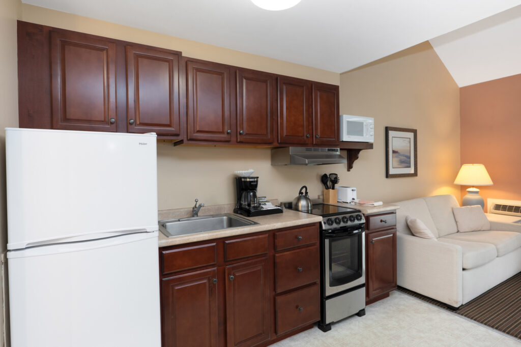 SEA_2Dbl_Bed_ShoreRoad_FrontLoft Room_207-6