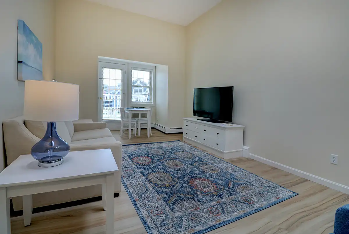 353 Penthouse with Balcony