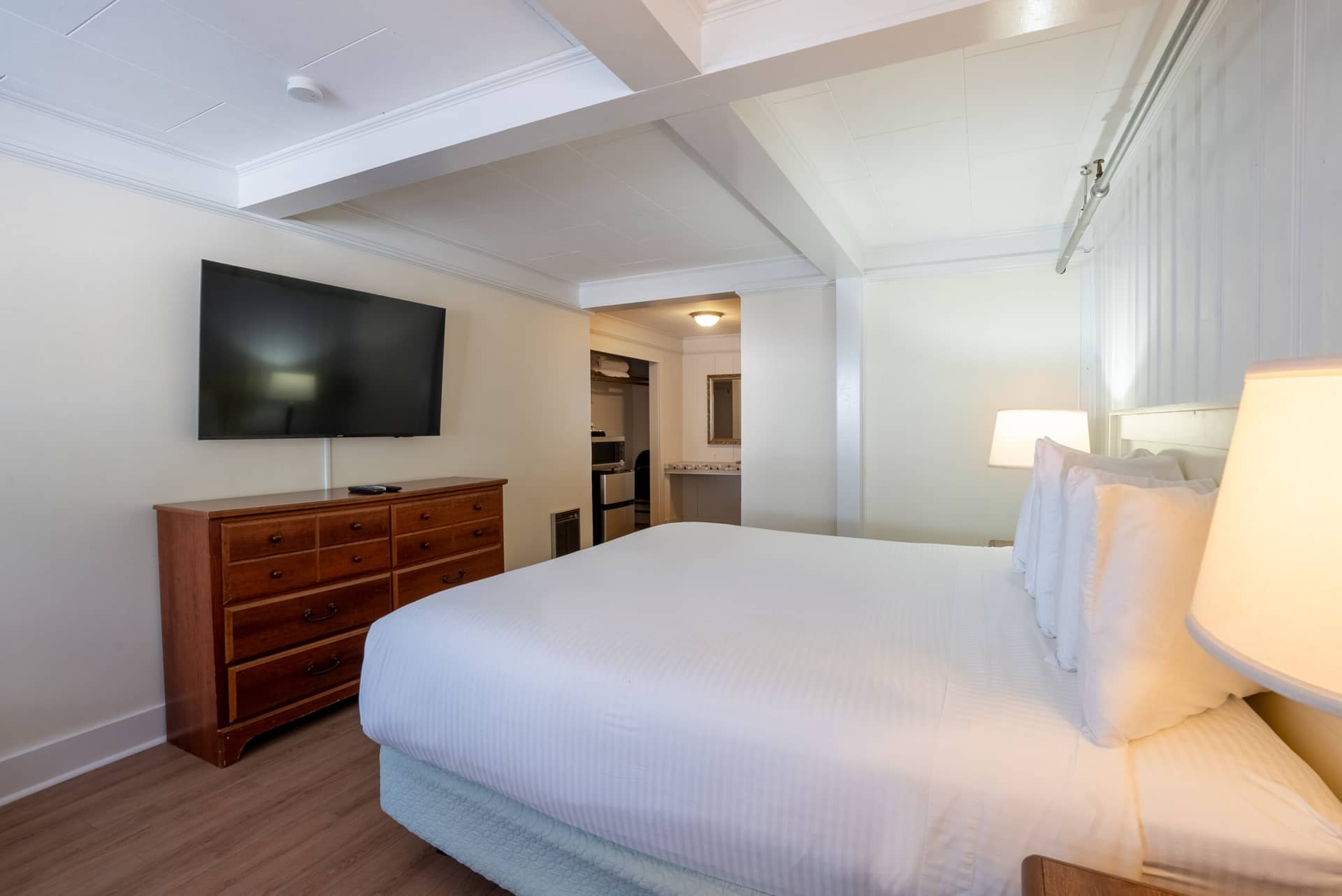 Betty Doon King DeluxeRoom4_Image1_07_12_2024