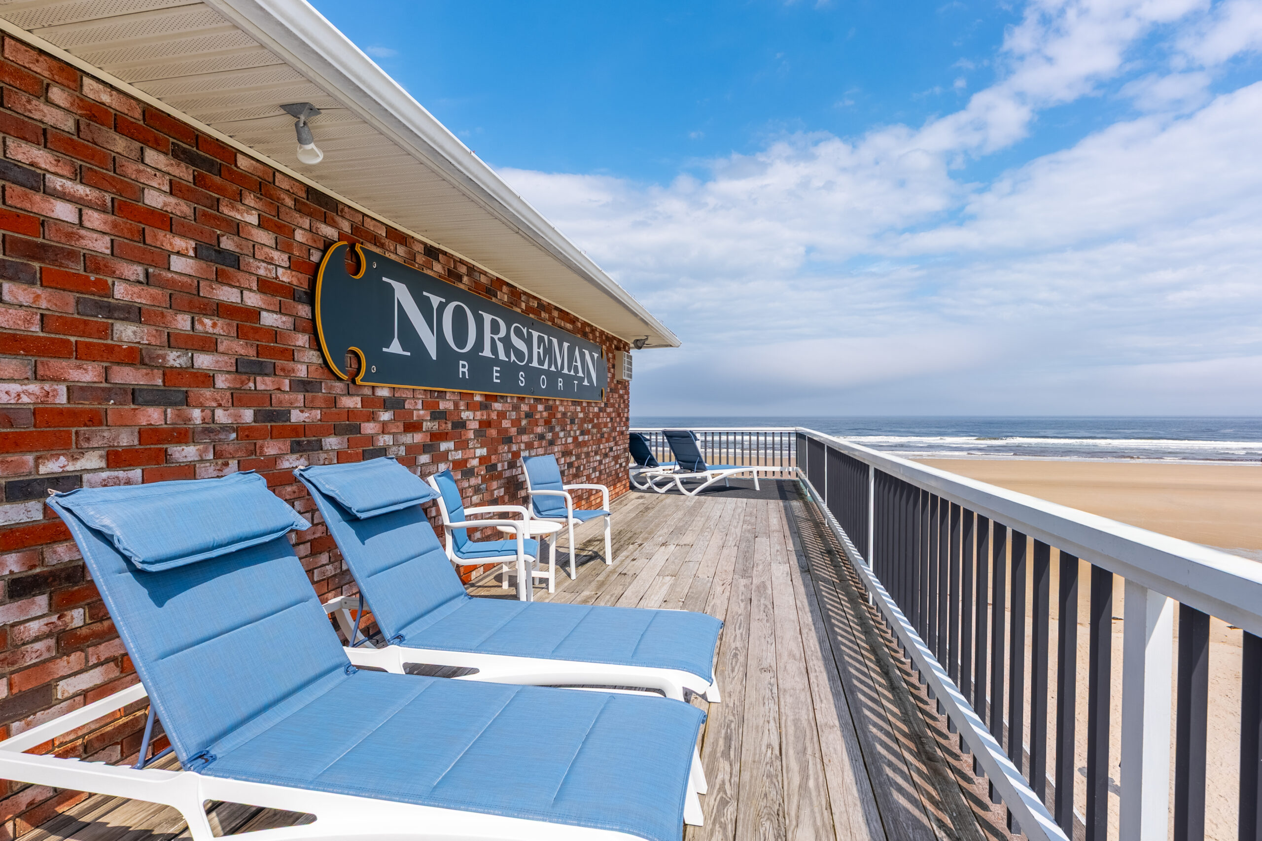 Norseman Resort New Lounge Chairs on the Deck